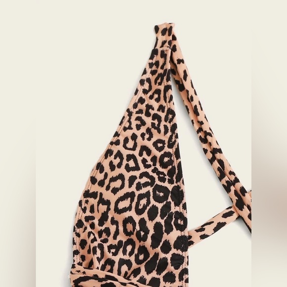 BNWT swimsuit from Shein size medium leopard cross cross one piece swimsuit - Picture 5 of 8